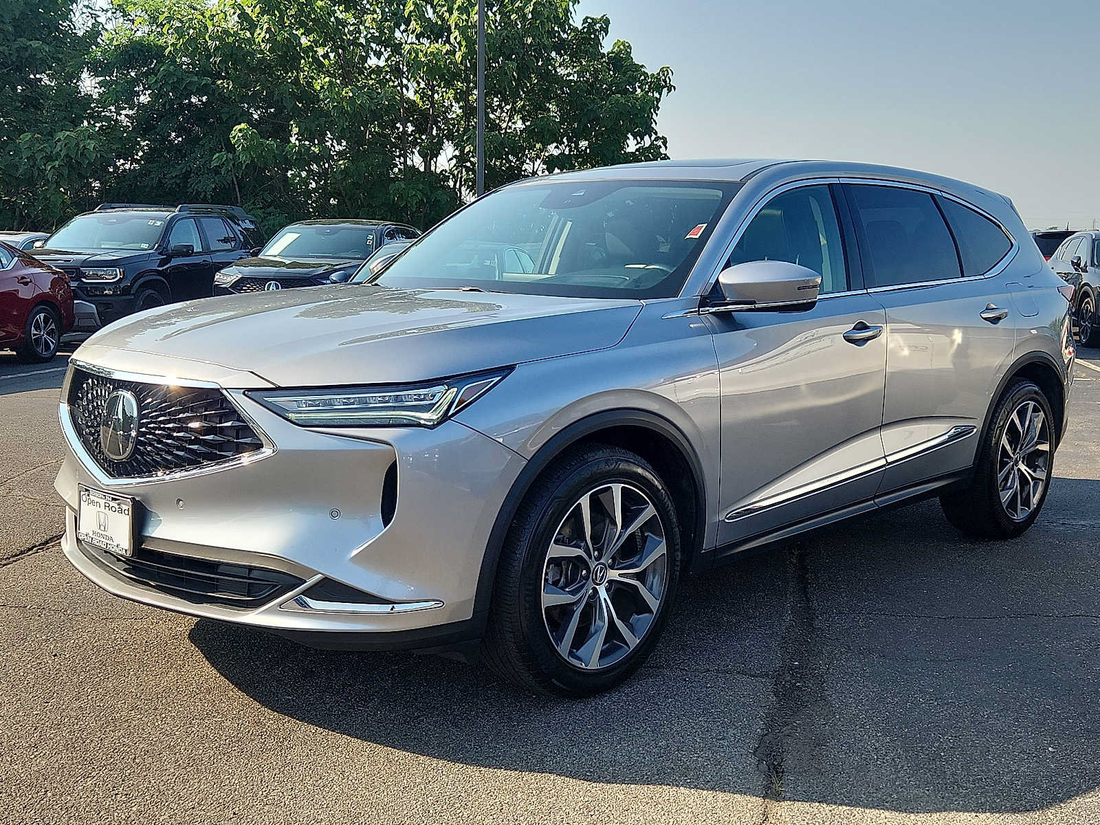 Used 2024 Acura MDX SH-AWD w/ Technology Package image 3