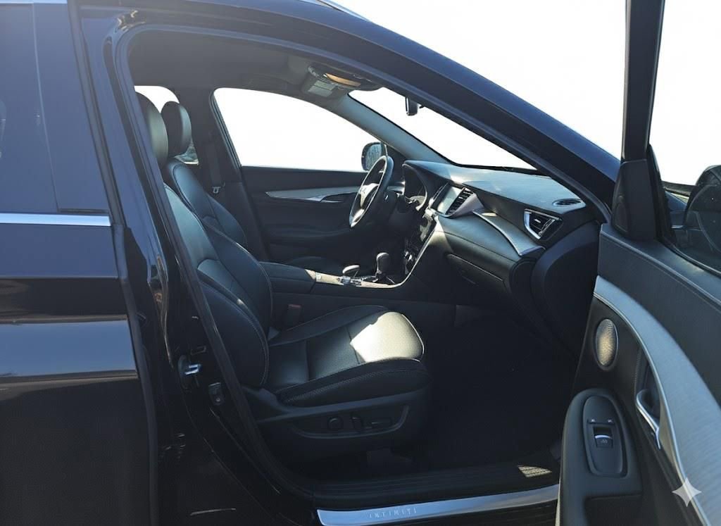 Used 2019 INFINITI QX50 Essential w/ Sensory Package AWD/4WD image 18