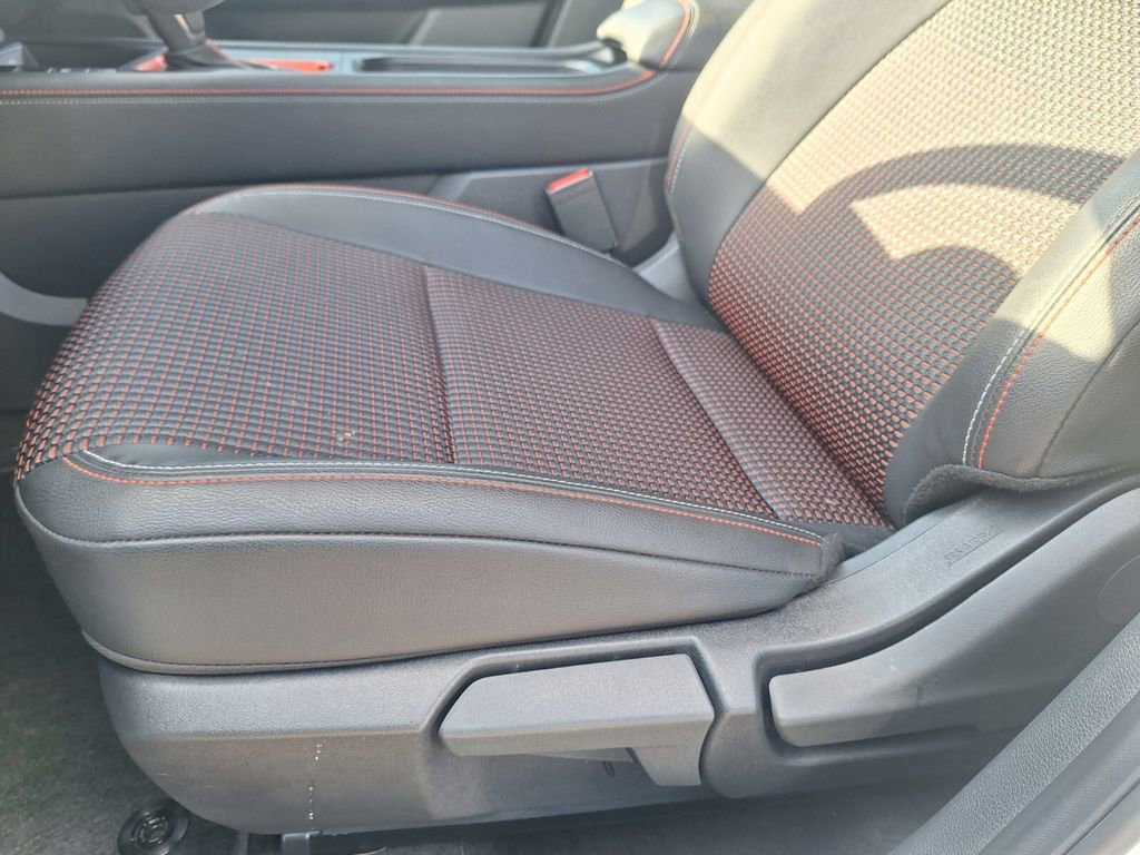 Used 2025 Nissan Kicks SR image 9