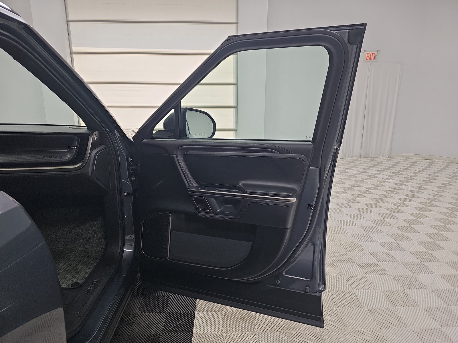 Used 2023 Rivian R1S Adventure AWD/4WD image 18