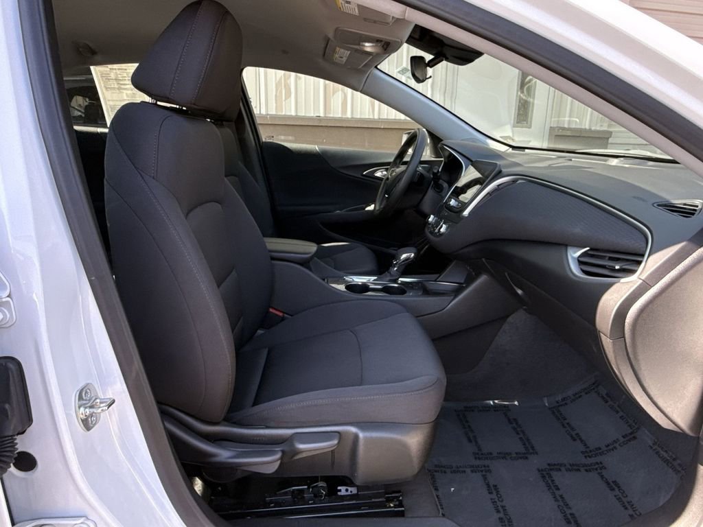 Used 2025 Chevrolet Malibu LT image 26