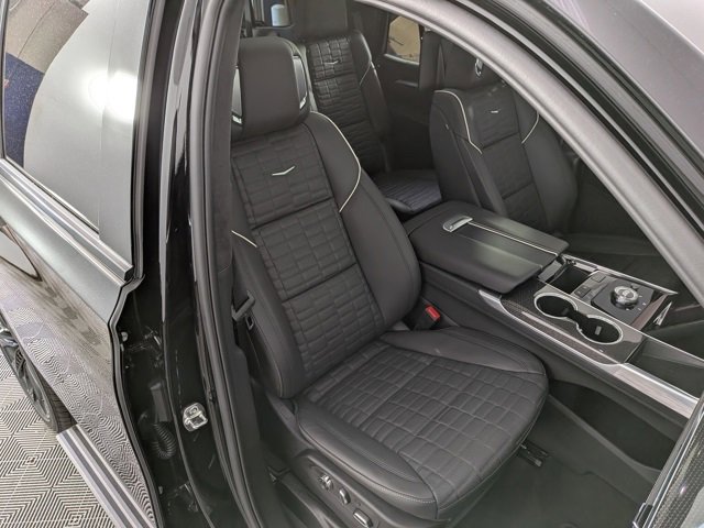 Used 2025 Cadillac Escalade V w/ LPO, ONYX Package image 40