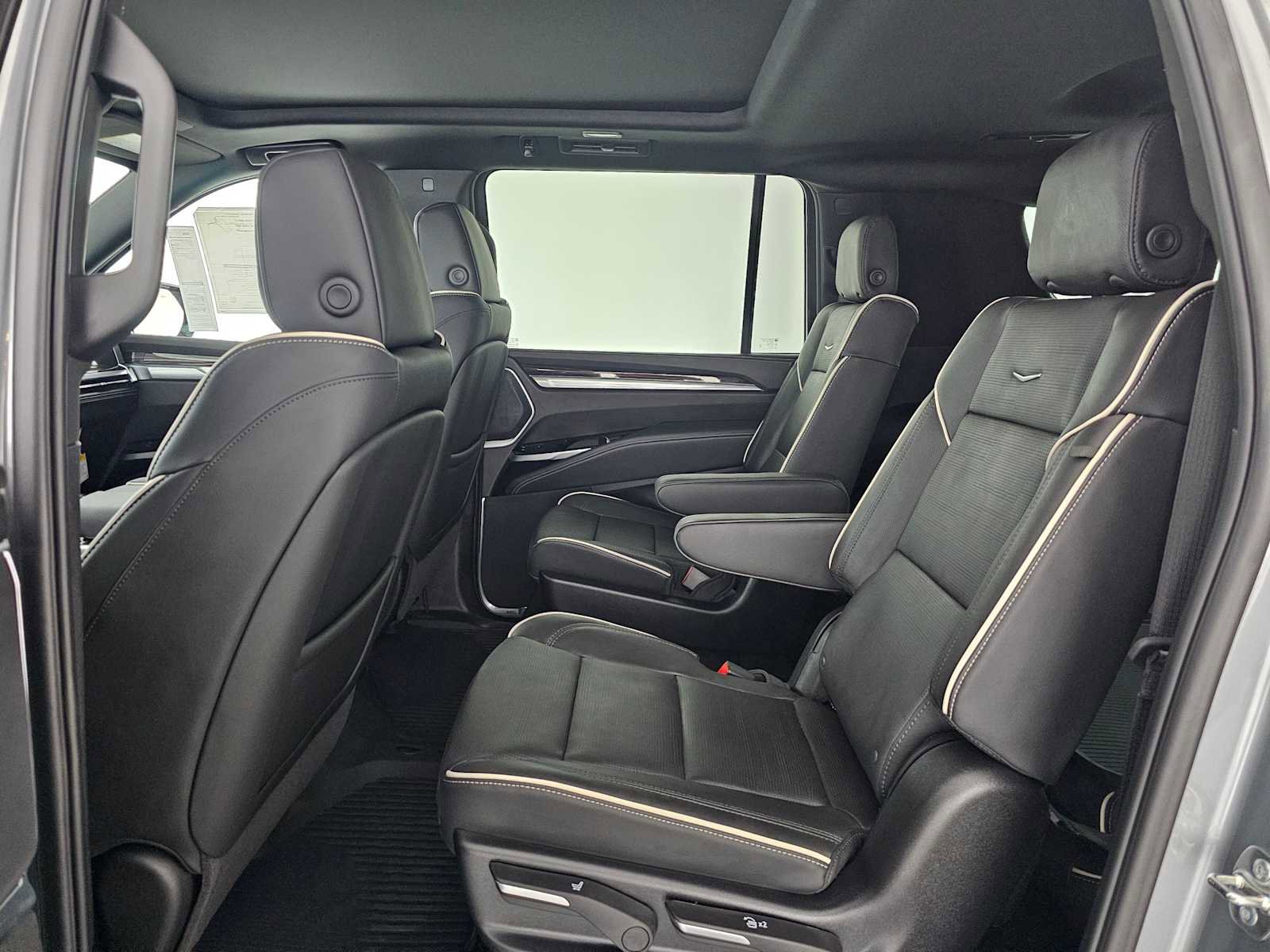 New 2026 Cadillac Escalade ESV Luxury image 18