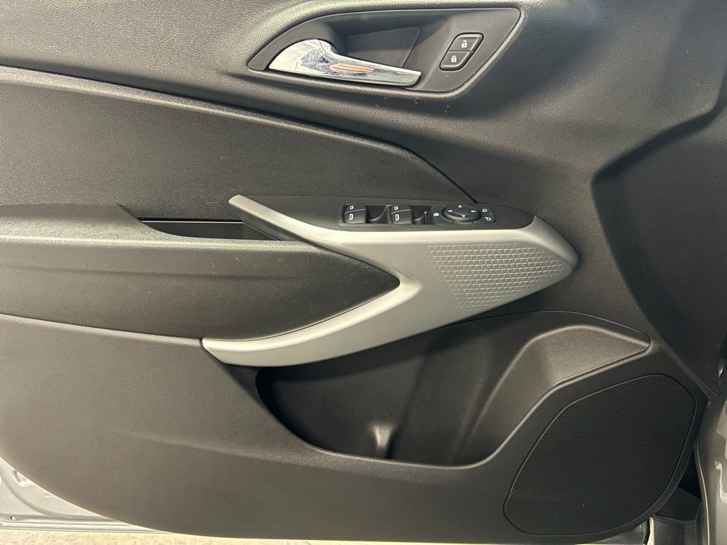 Used 2024 Chevrolet Trax RS w/ Driver Confidence Package image 4