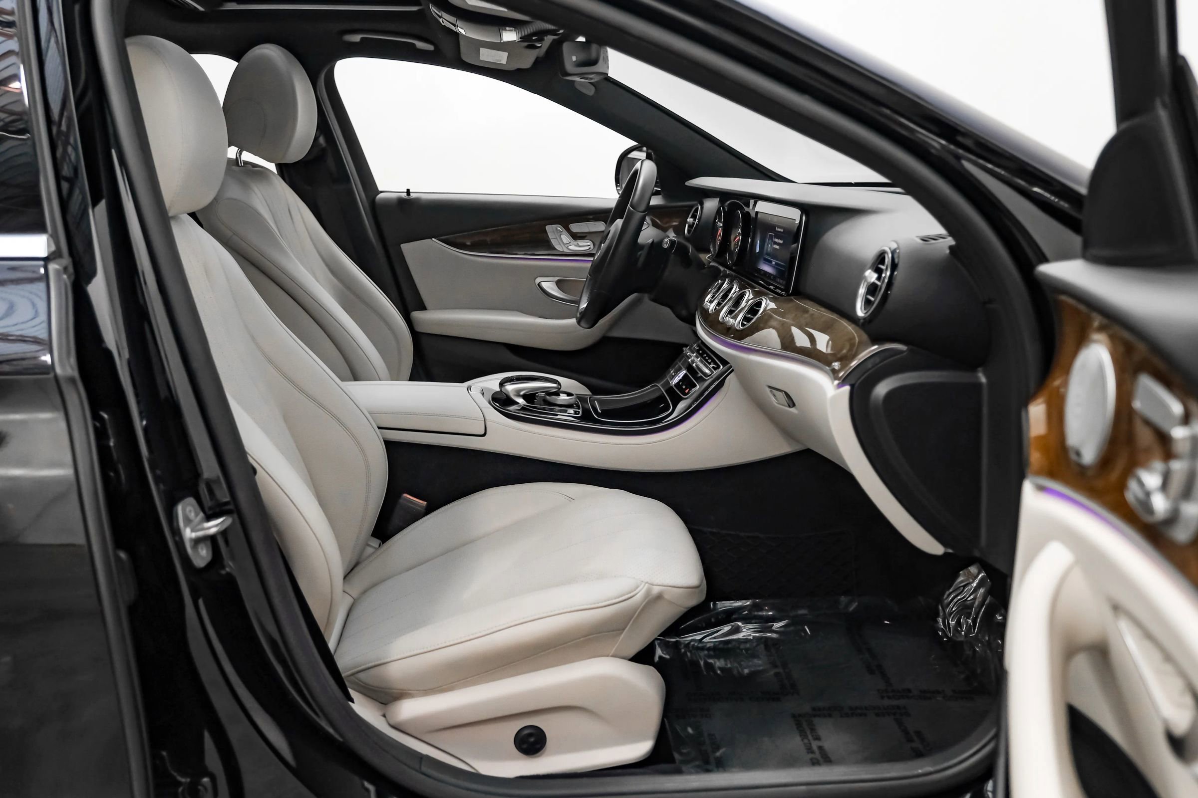 Used 2018 Mercedes-Benz E 300 image 25