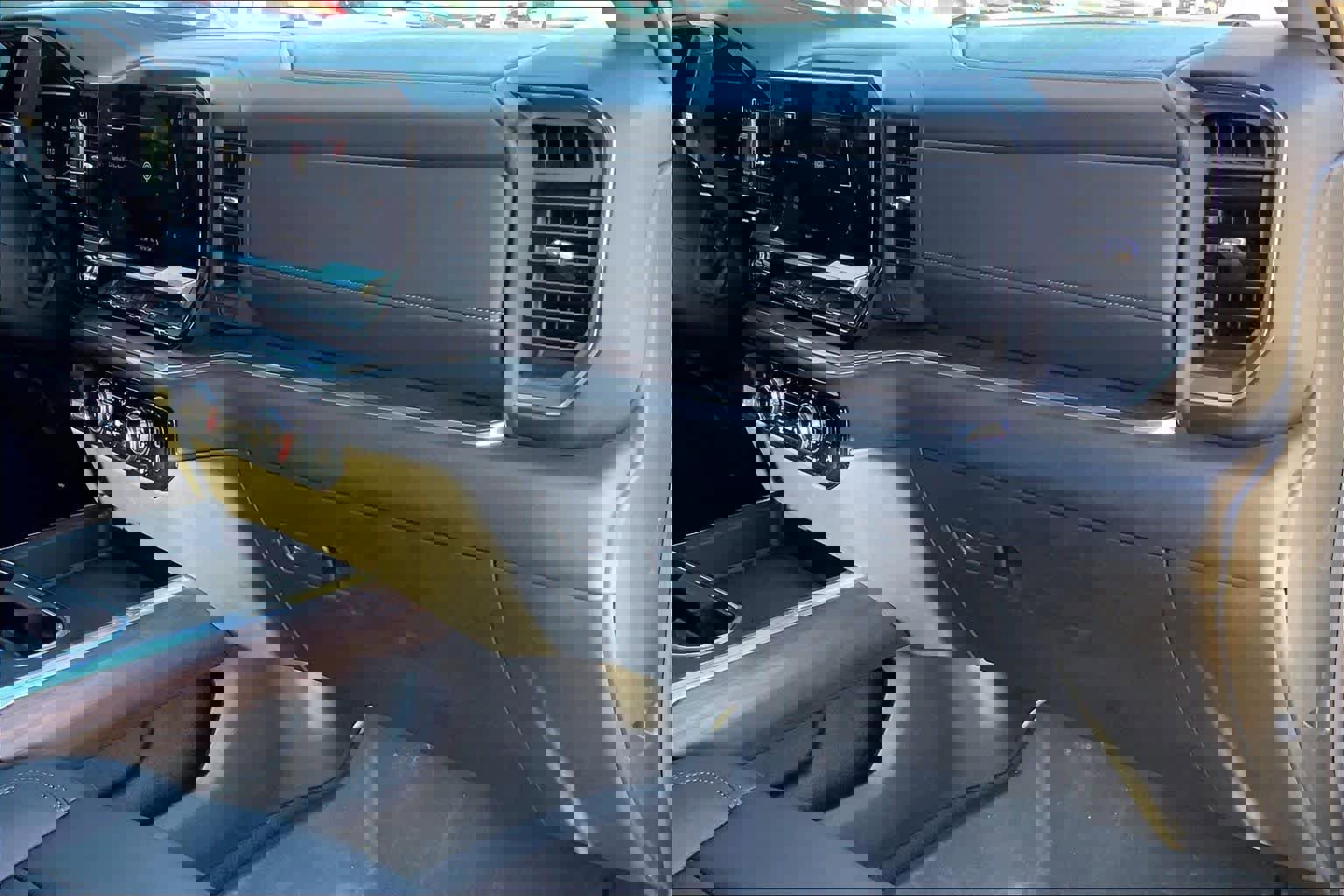 Used 2024 GMC Sierra 2500 SLT w/ SLT Premium Package image 19