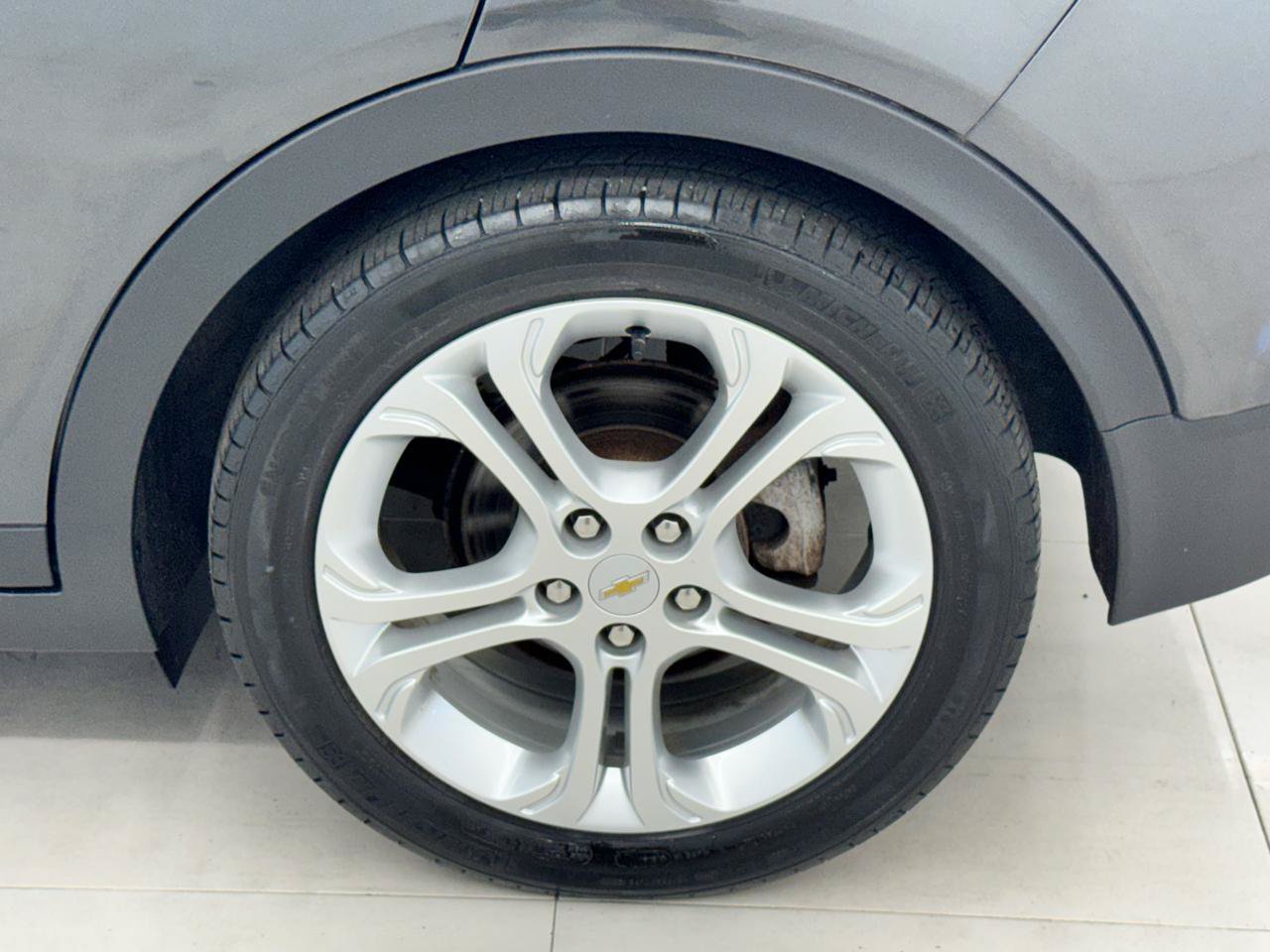 Used 2018 Chevrolet Bolt LT FWD image 33