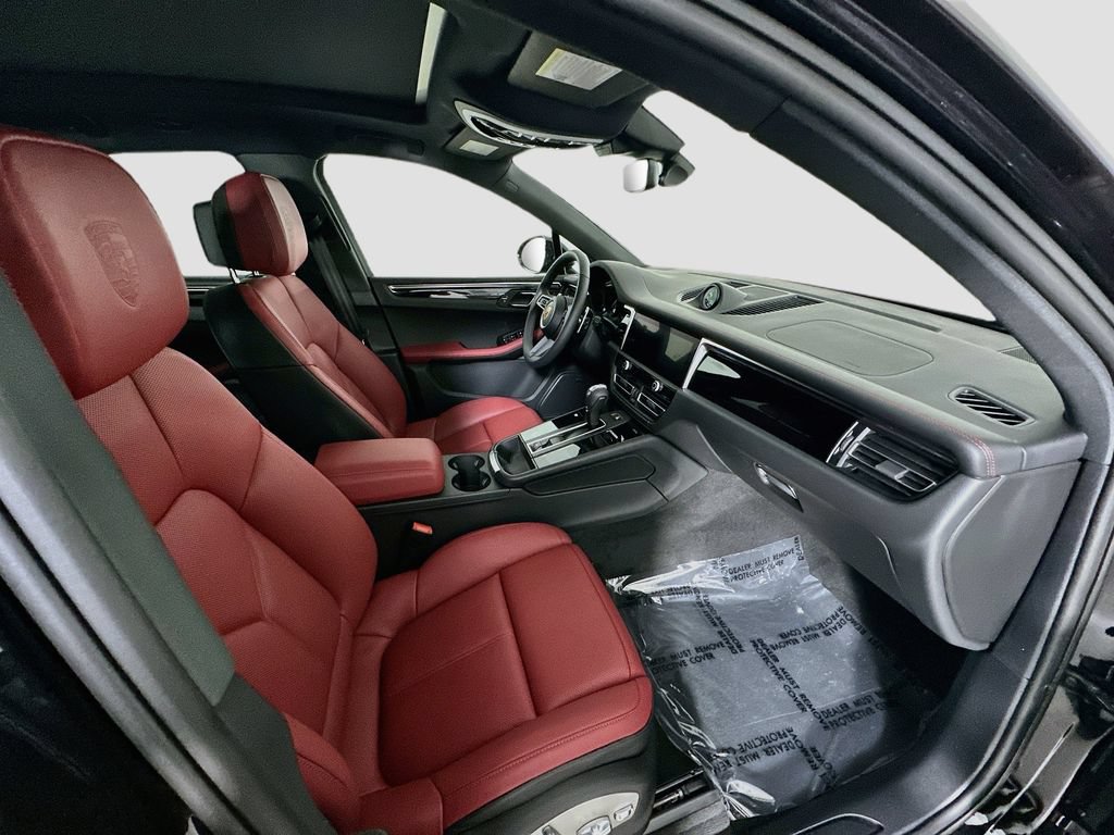 Certified 2026 Porsche Macan AWD/4WD image 29