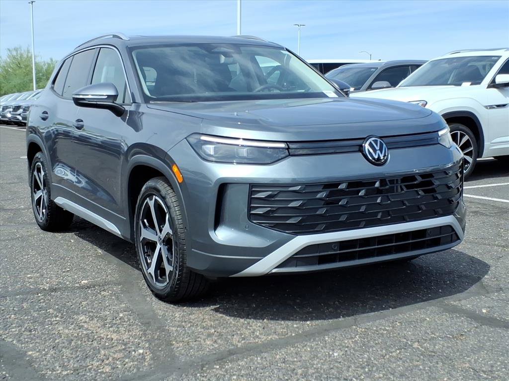 New 2025 Volkswagen Tiguan SE