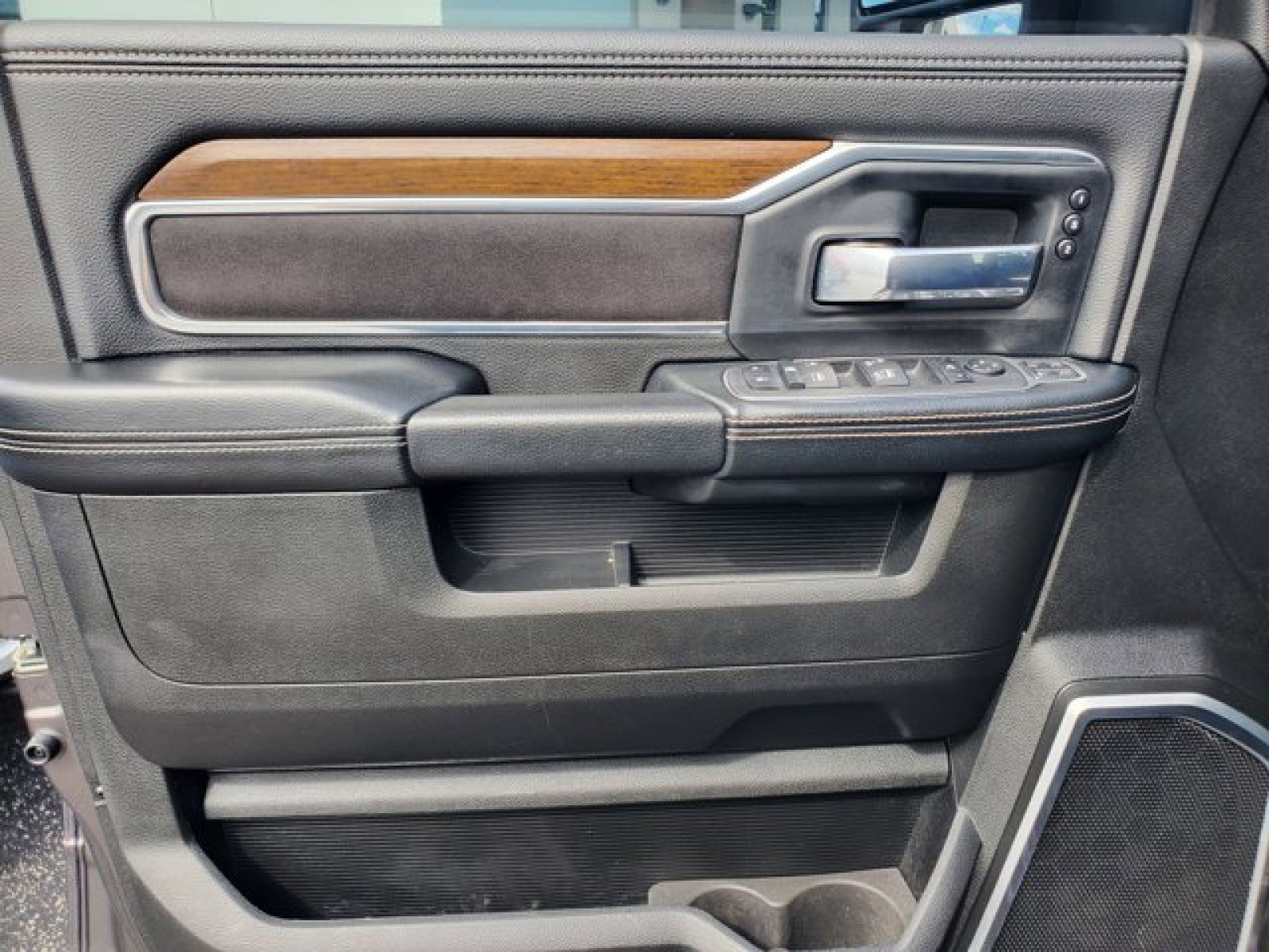 Used 2023 RAM 2500 Laramie image 12