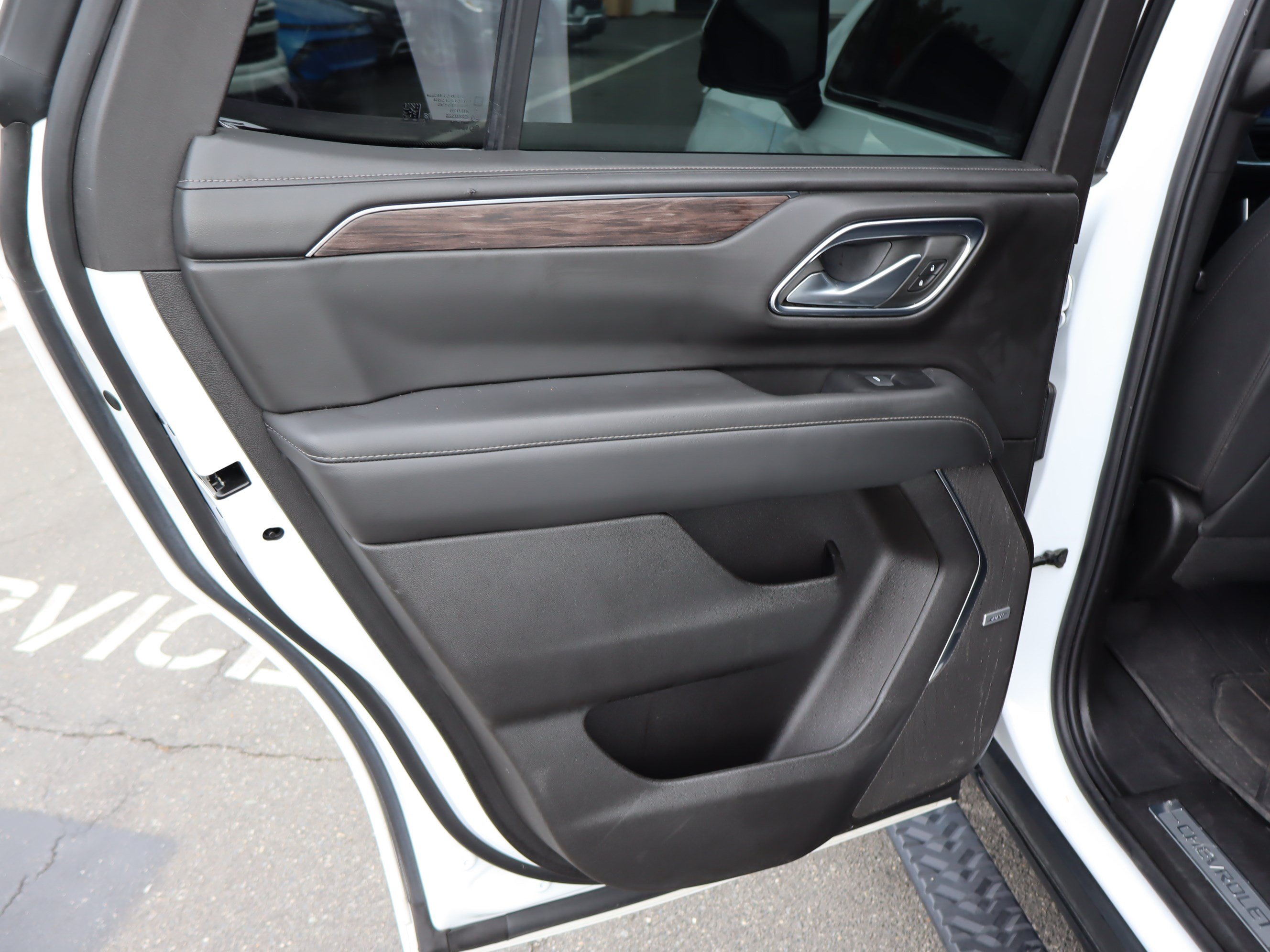 Used 2023 Chevrolet Tahoe Z71 w/ Luxury Package AWD/4WD image 31