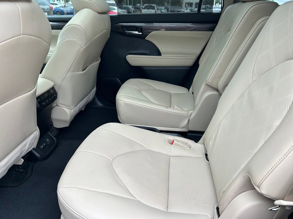Used 2023 Toyota Highlander Platinum image 15