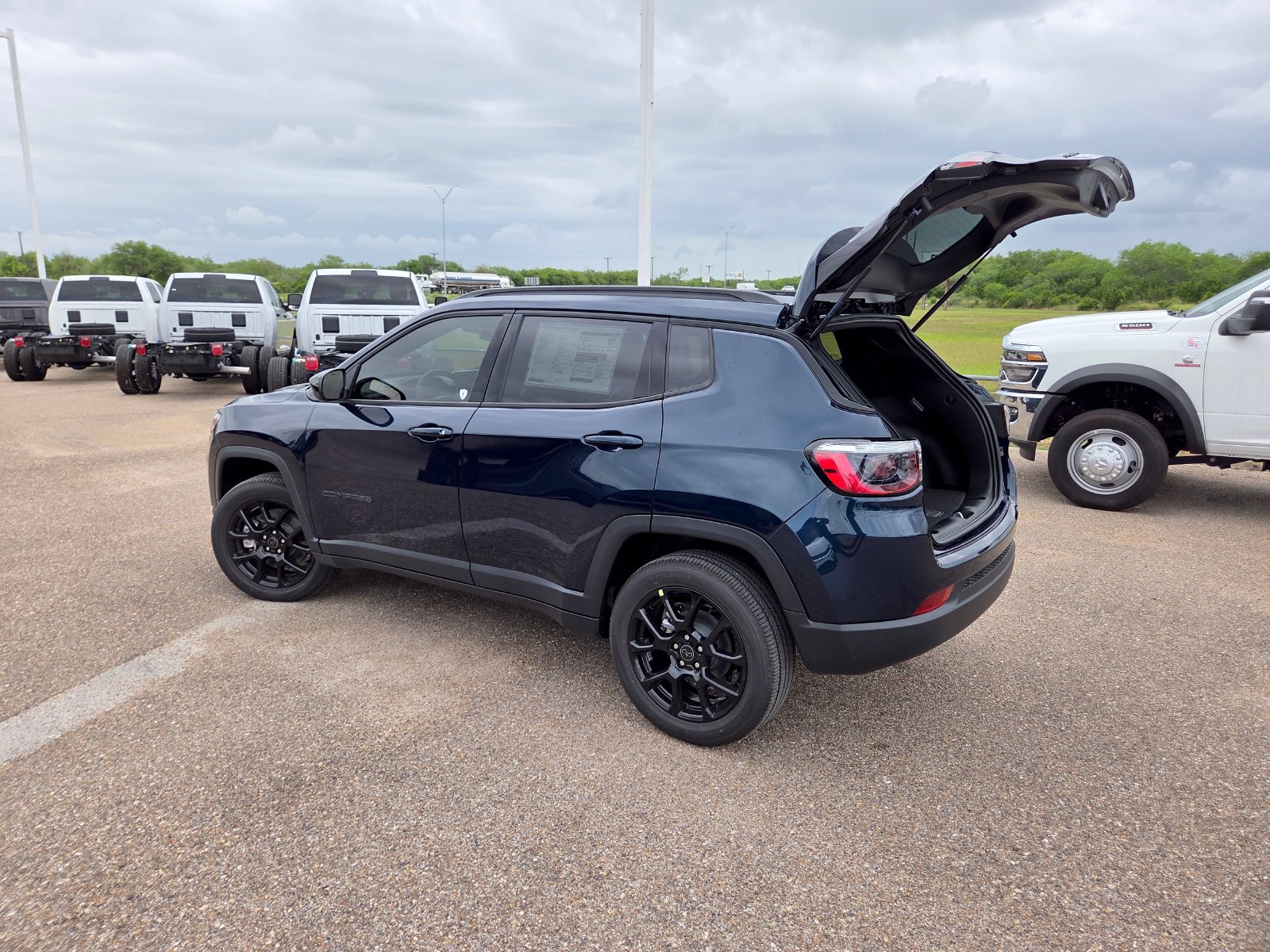 New 2026 Jeep Compass Latitude AWD/4WD image 25