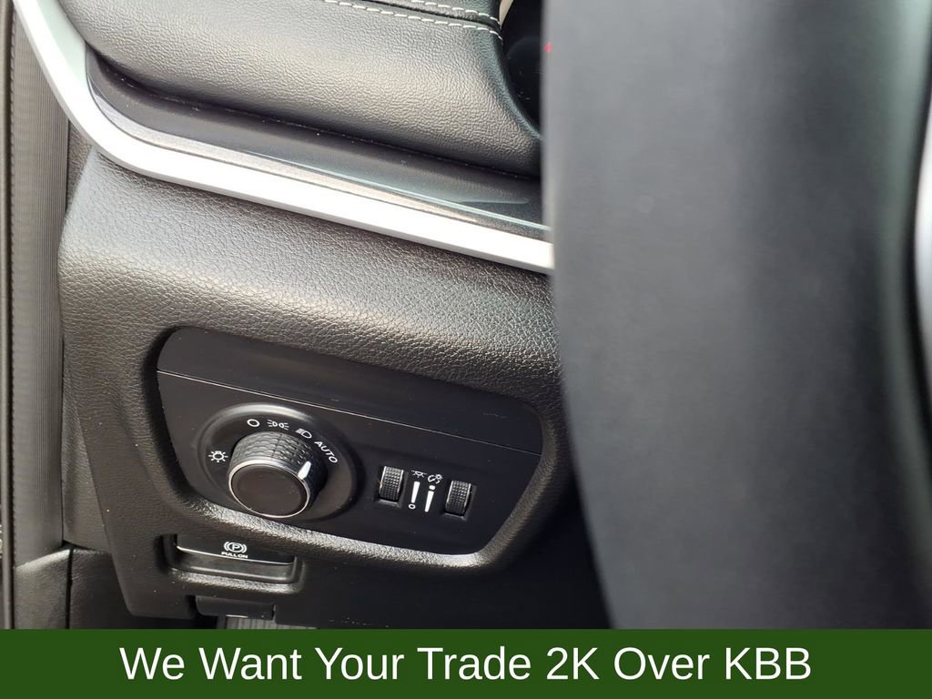 Used 2023 Jeep Grand Cherokee Altitude AWD/4WD image 18