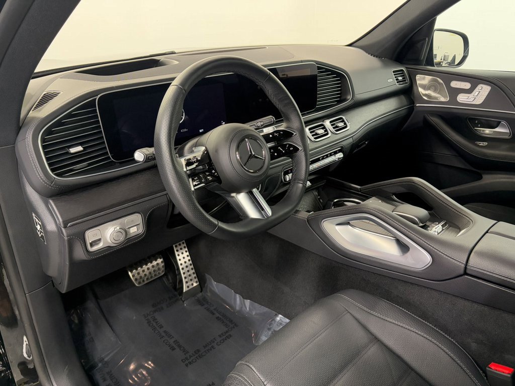 Used 2025 Mercedes-Benz GLS 580 4MATIC image 9
