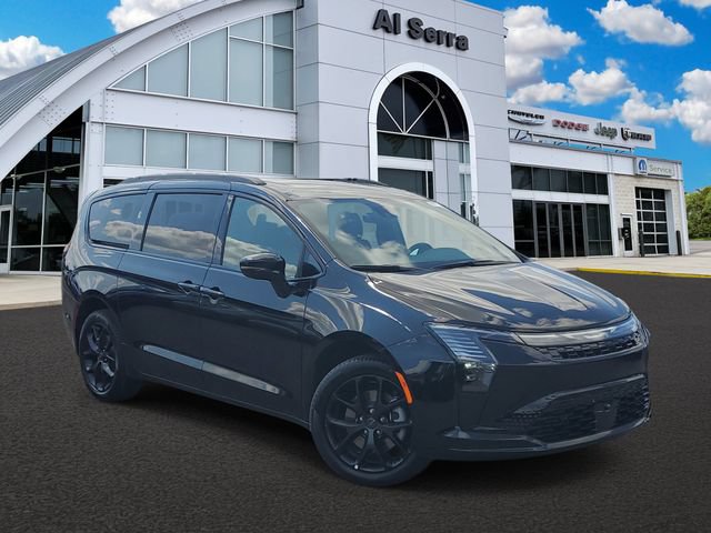 New 2027 Chrysler Pacifica Limited w/ Family Tech Group AWD/4WD image 1
