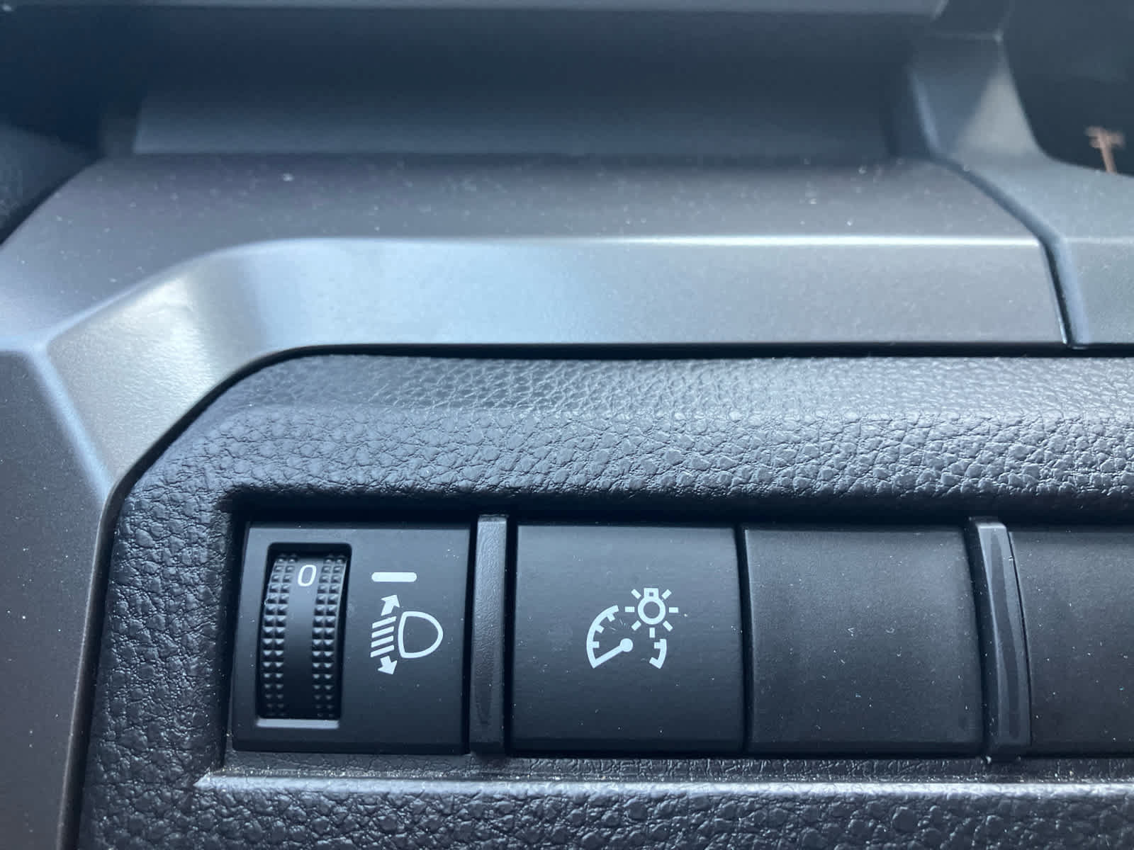 Certified 2024 Toyota Tacoma SR5 AWD/4WD image 15