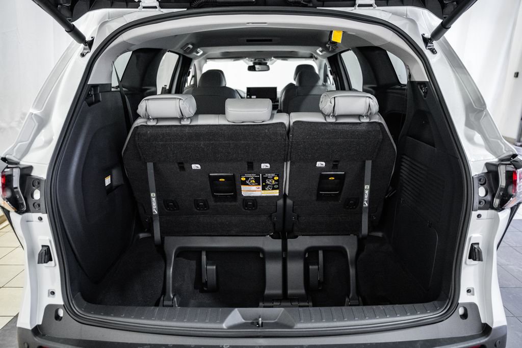 New 2026 Toyota Sienna XLE image 10
