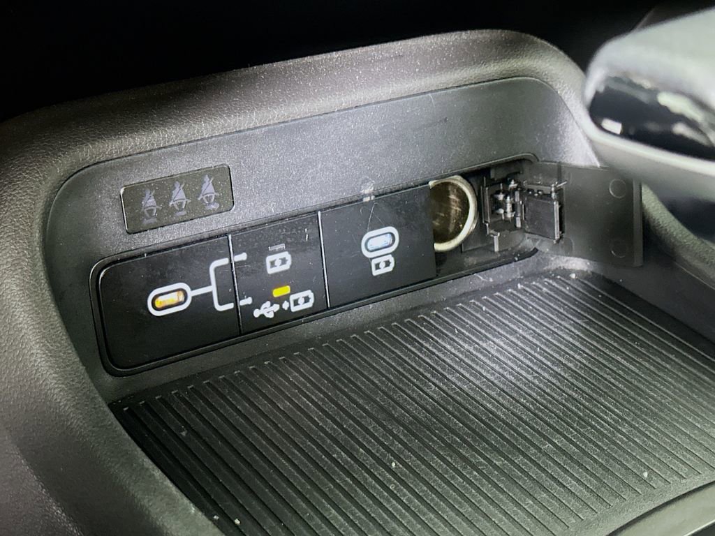 Used 2025 Hyundai Kona SEL FWD image 30