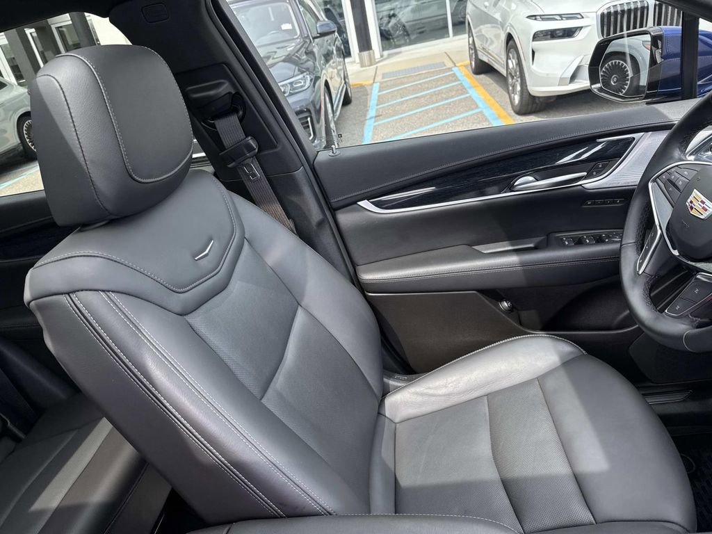 Used 2024 Cadillac XT5 Premium Luxury AWD/4WD image 11