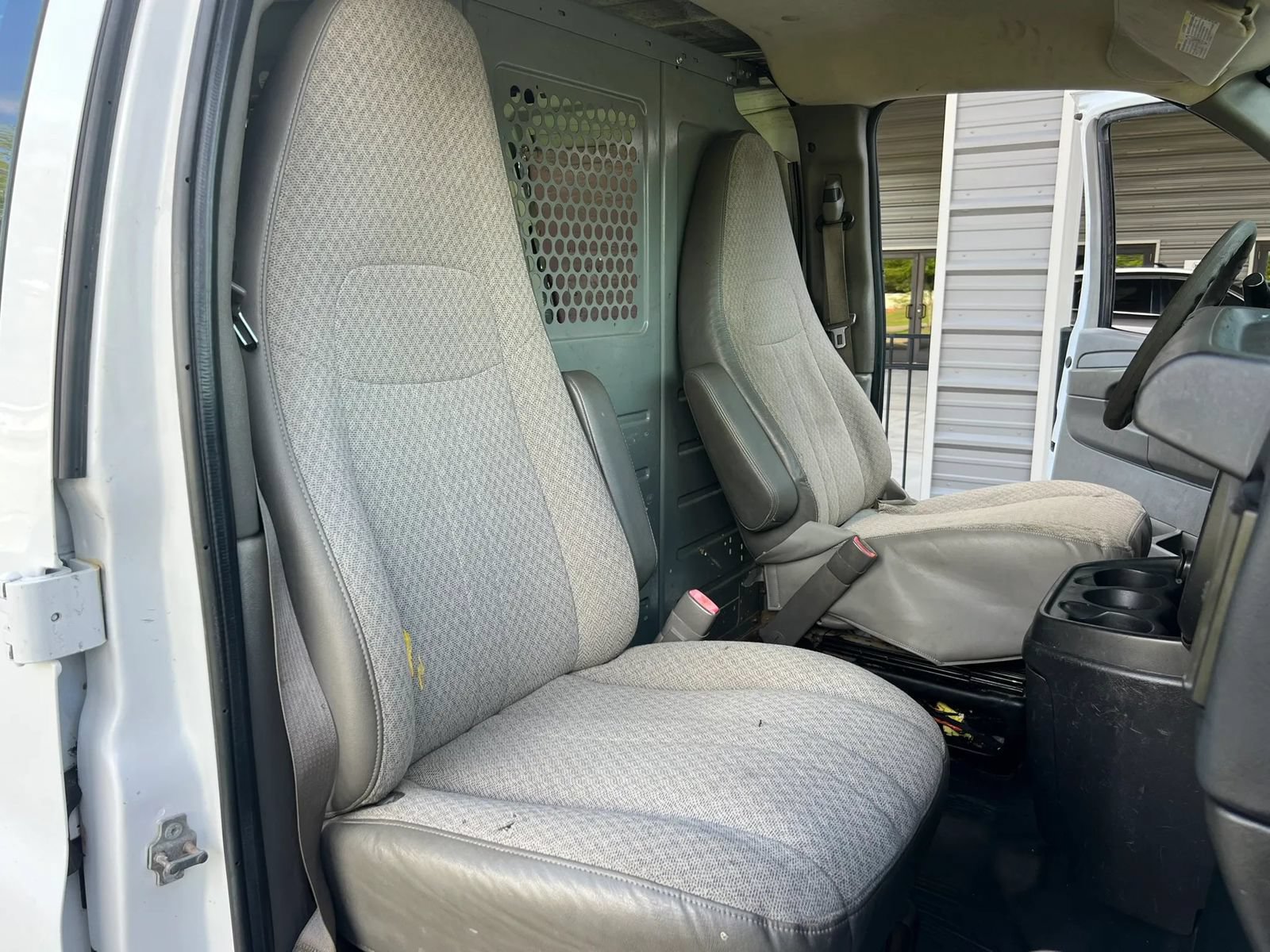 Used 2014 Chevrolet Express 2500 Extended RWD image 12