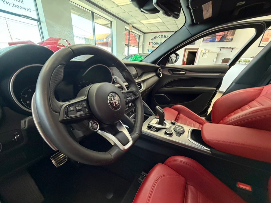 Used 2023 Alfa Romeo Stelvio Veloce AWD/4WD image 28