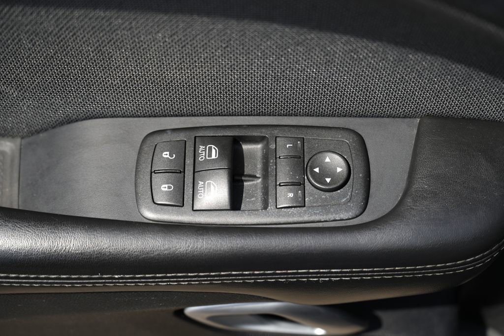 Used 2015 Dodge Challenger SXT image 20