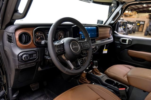 Used 2025 Jeep Gladiator Rubicon w/ Safety Group AWD/4WD image 18
