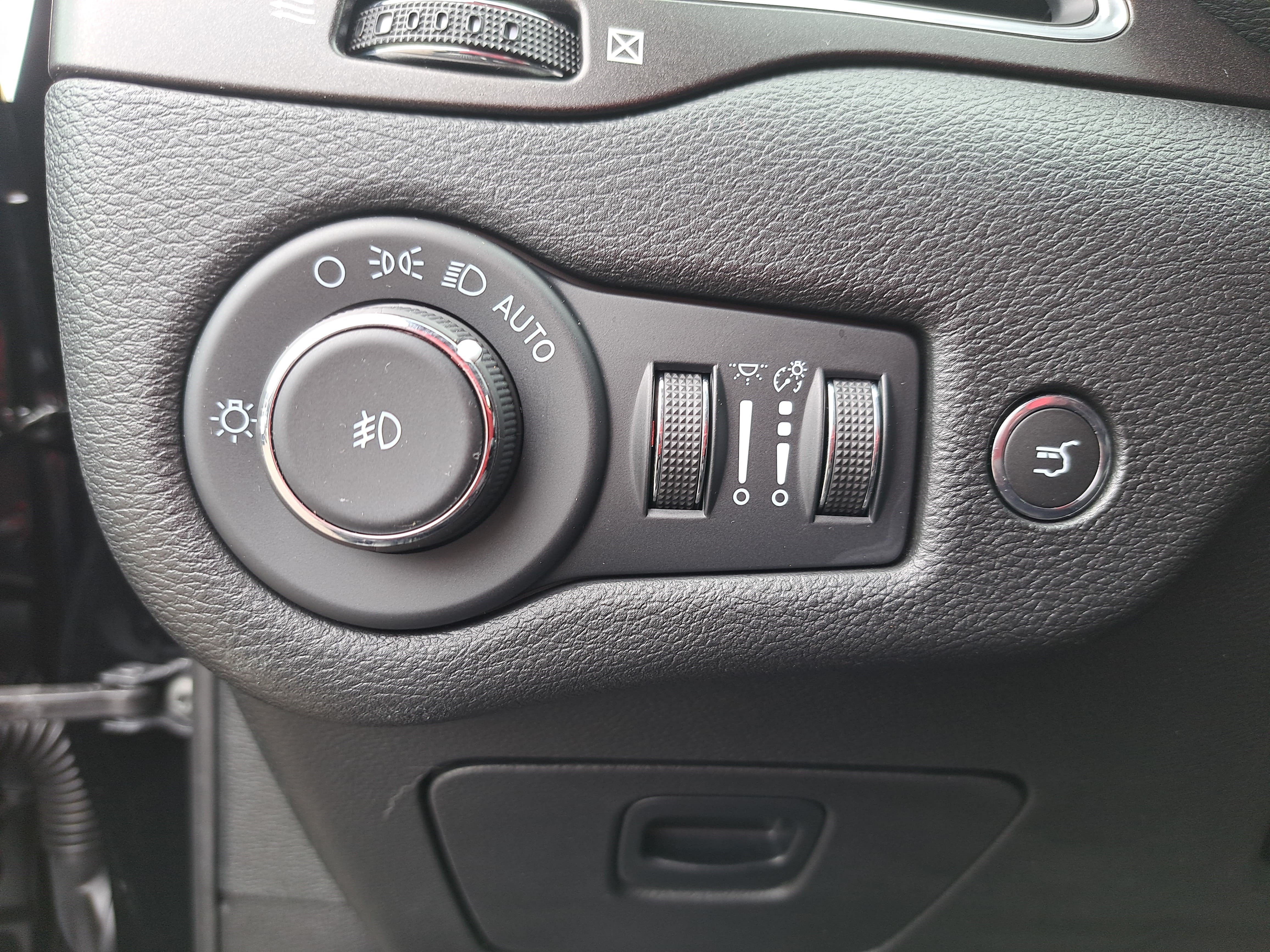Used 2022 Jeep Cherokee Trailhawk w/ Sun, Sound & Nav Group AWD/4WD image 25