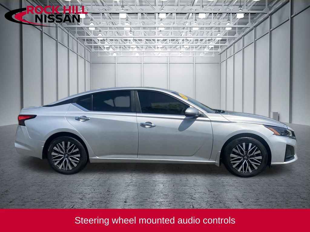 Used 2023 Nissan Altima 2.5 SV FWD image 4