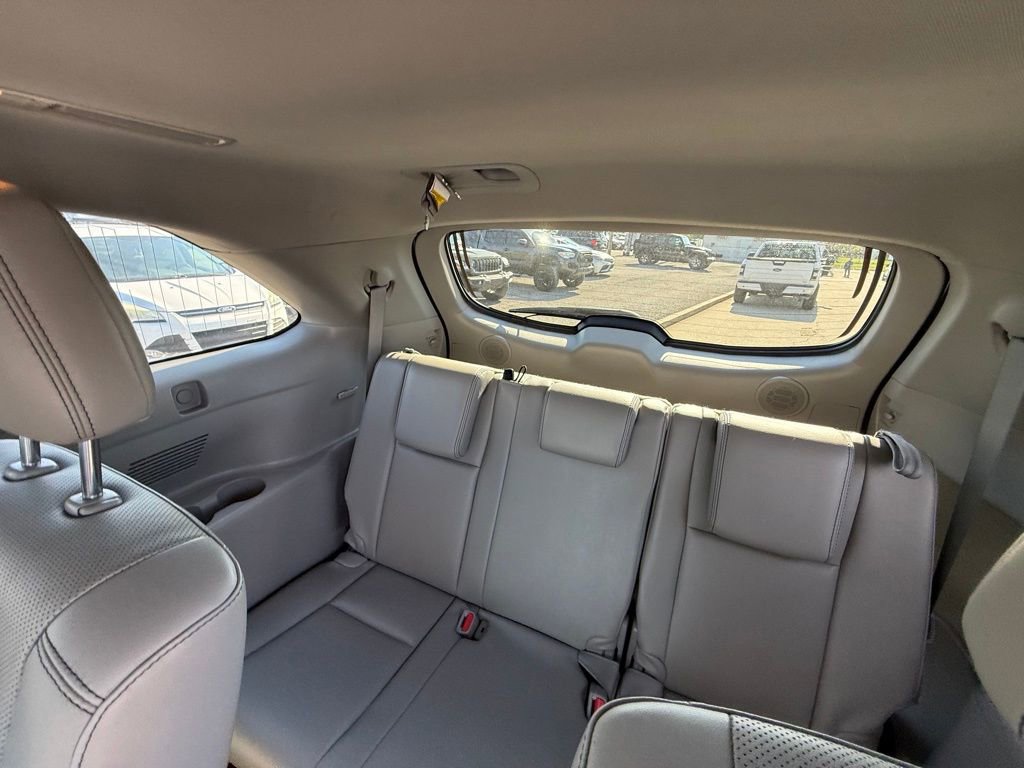 Used 2016 Toyota Highlander Limited w/ Driver Technology Package image 28