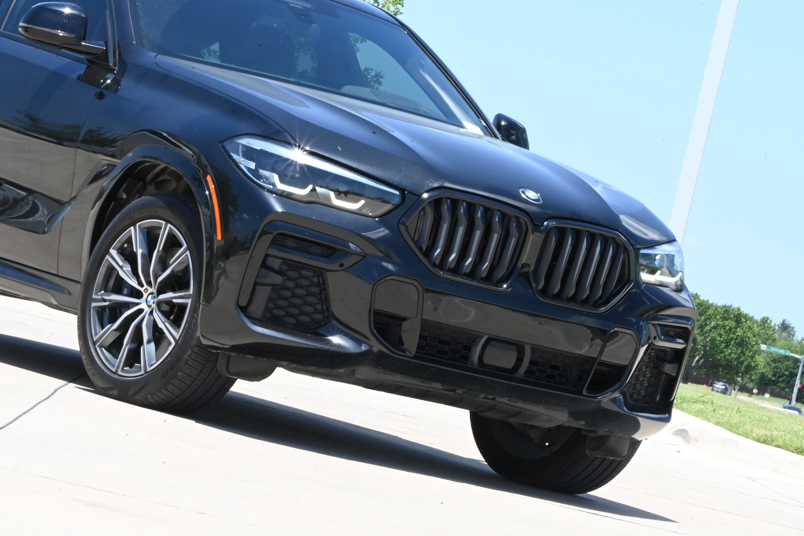 Certified 2022 BMW X6 M50i AWD/4WD image 31