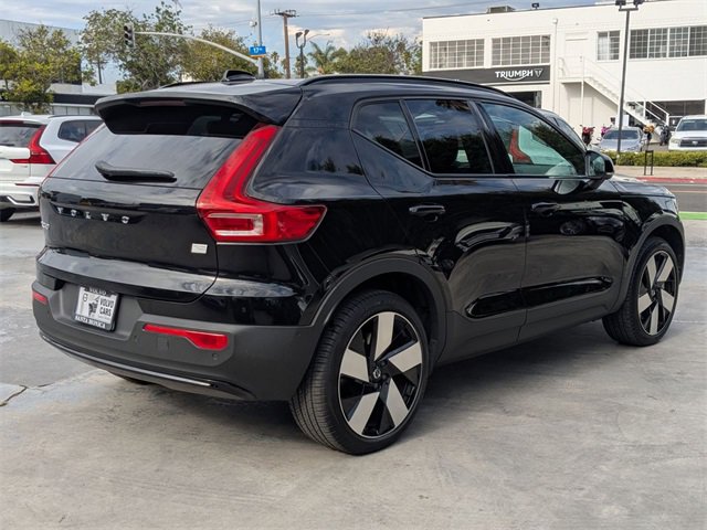 Used 2023 Volvo XC40 Recharge Ultimate image 3