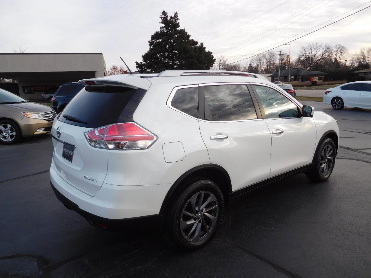 Used 2016 Nissan Rogue SL w/ SL Premium Package image 12