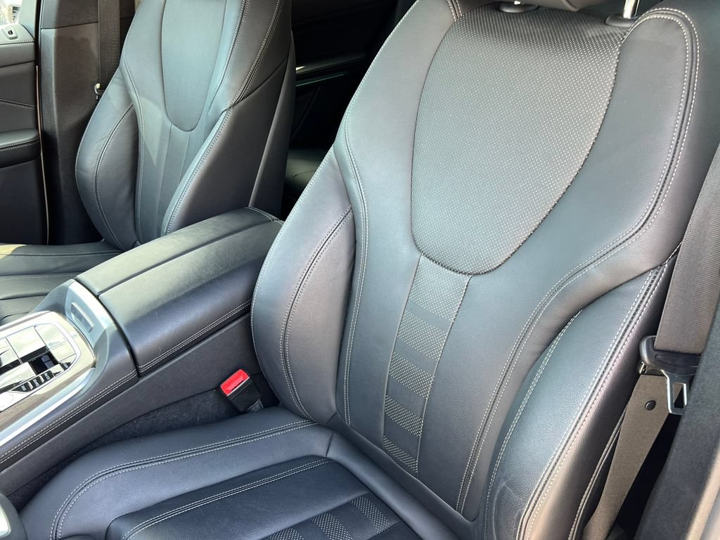 Used 2022 BMW X5 xDrive40i w/ Premium Package AWD/4WD image 12