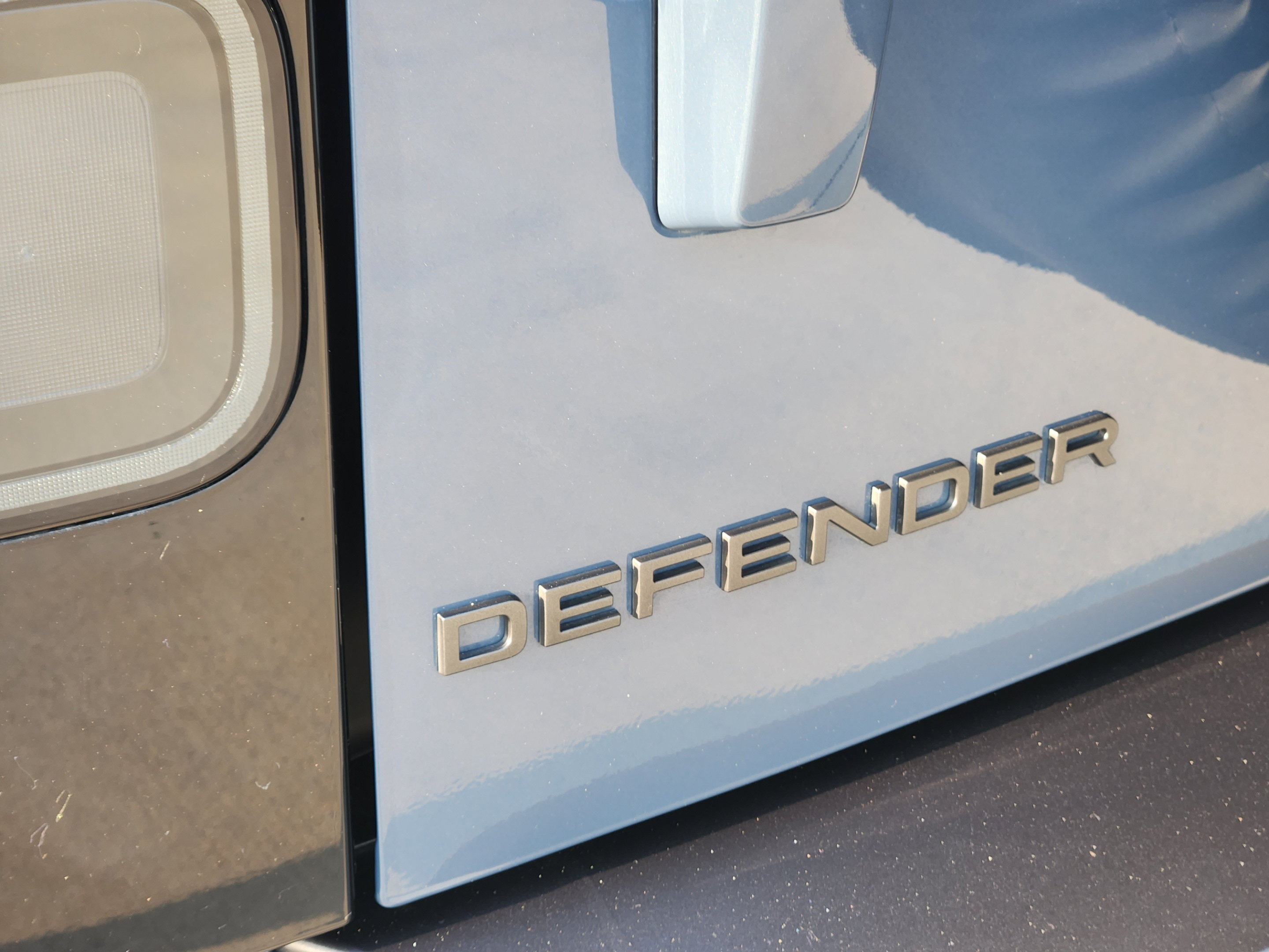 Certified 2026 Land Rover Defender 110 X-Dynamic SE AWD/4WD image 34