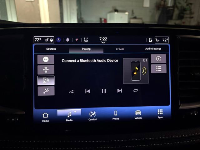 Used 2025 Chrysler Pacifica Select image 14