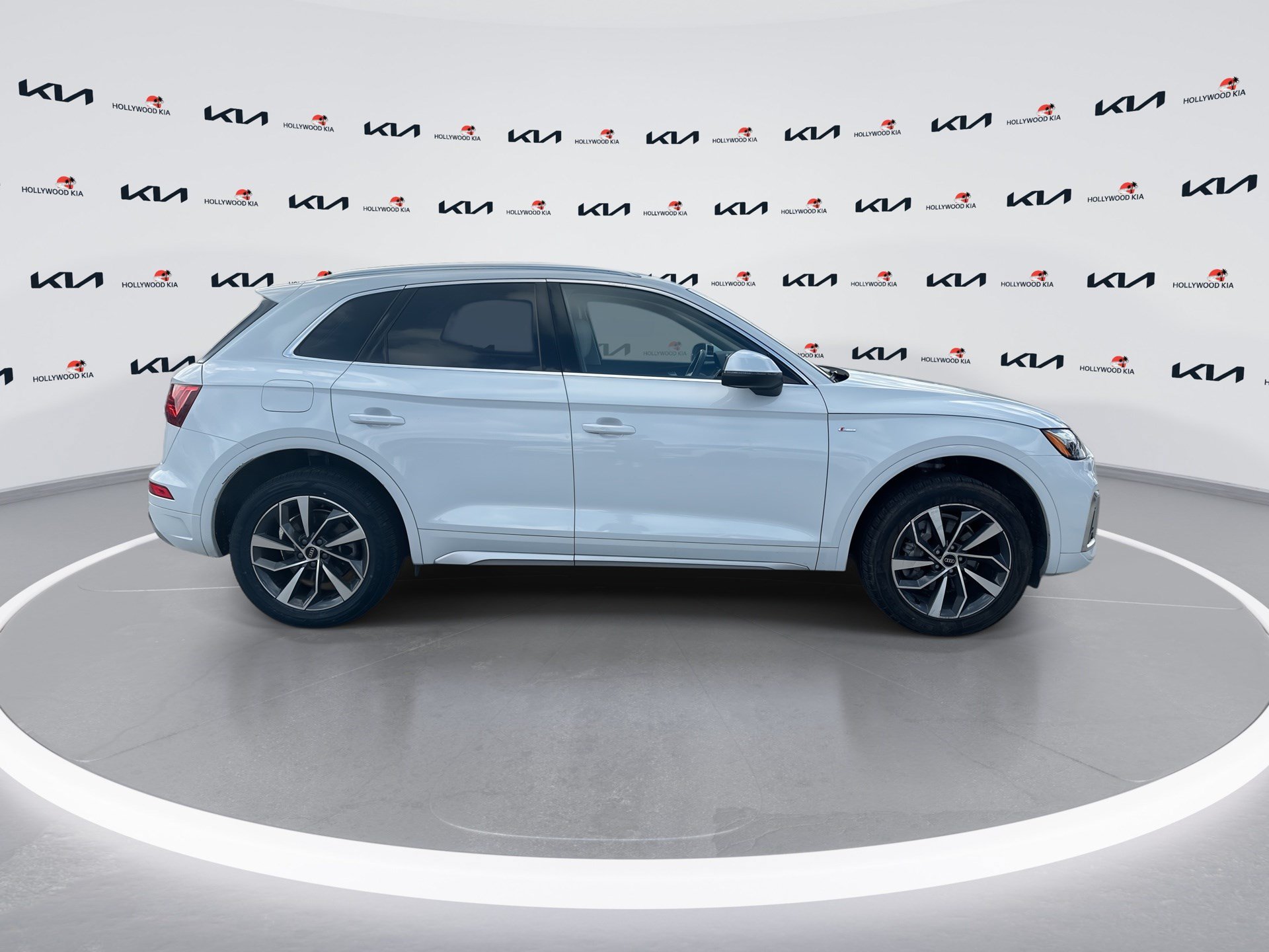 Used 2023 Audi Q5 2.0T Premium w/ Convenience Package AWD/4WD image 9