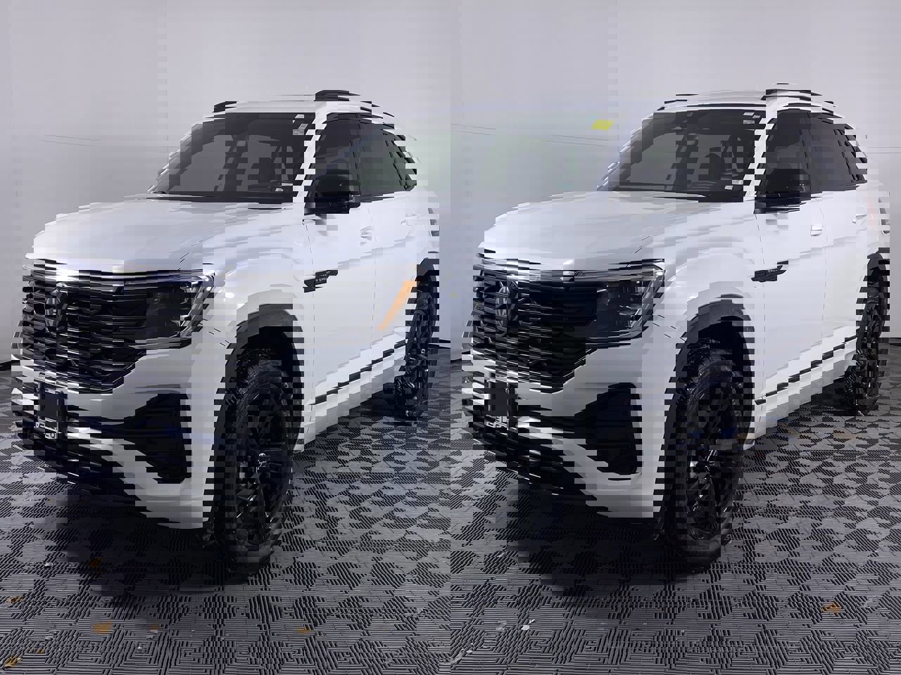 Used 2025 Volkswagen Atlas Cross Sport SEL R-Line image 18