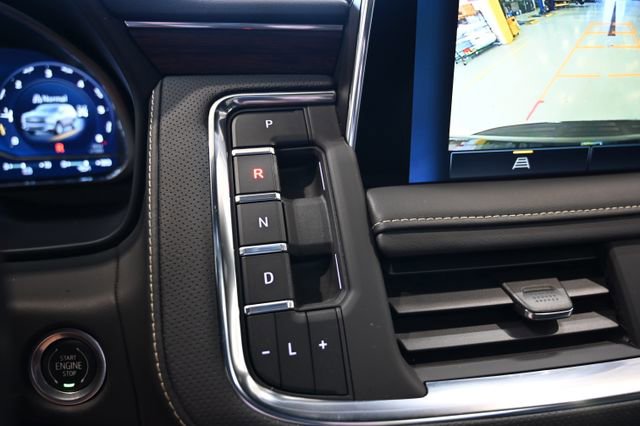 Used 2023 Chevrolet Tahoe Premier AWD/4WD image 19