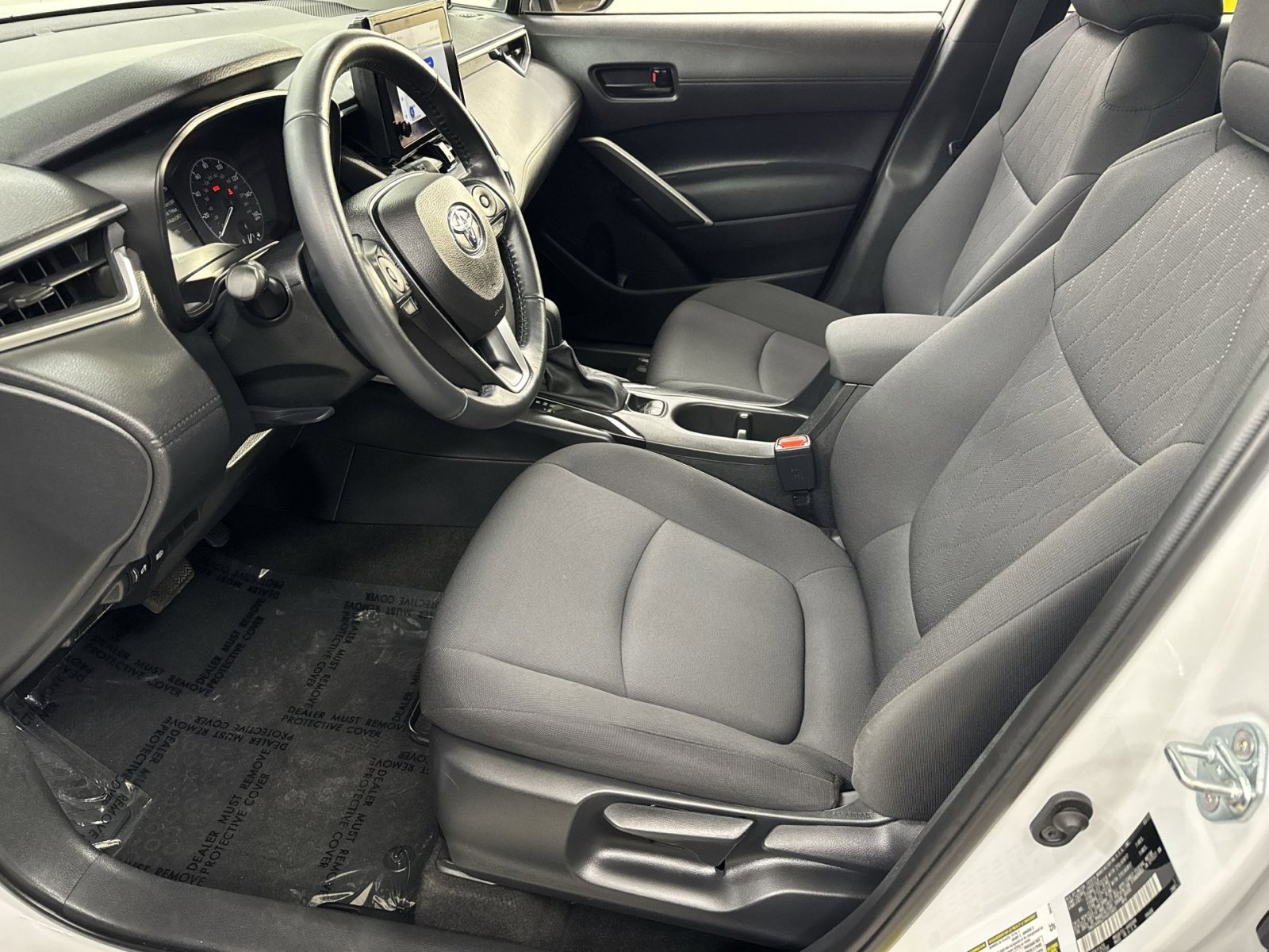 Used 2023 Toyota Corolla Cross LE image 2