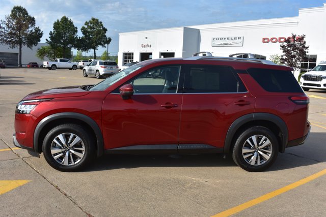 Used 2023 Nissan Pathfinder SL w/ Lighting Package (N92) AWD/4WD image 9