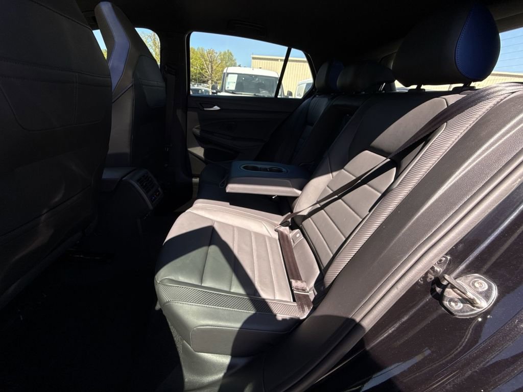 Used 2022 Volkswagen Golf R image 25