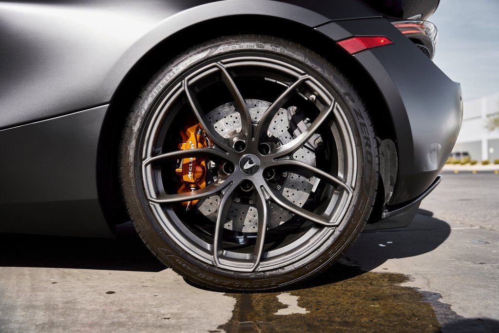 Used 2020 McLaren 720S Spider image 24