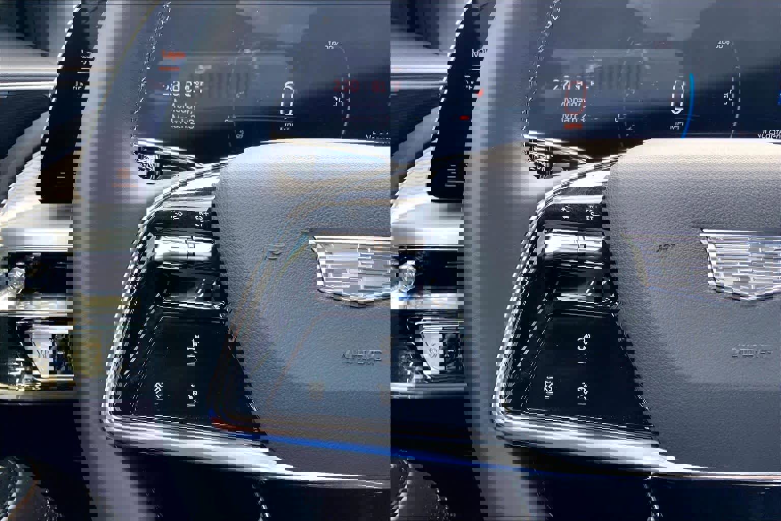 Used 2025 Cadillac Lyriq Luxury RWD image 21