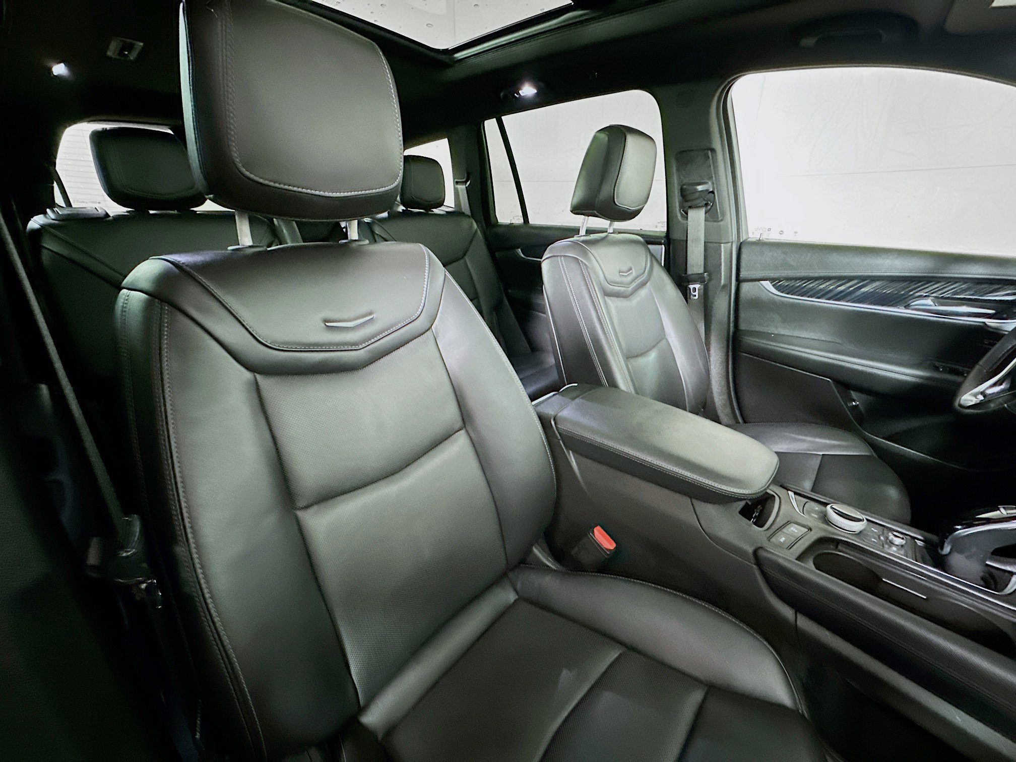 Used 2023 Cadillac XT6 Premium Luxury image 28