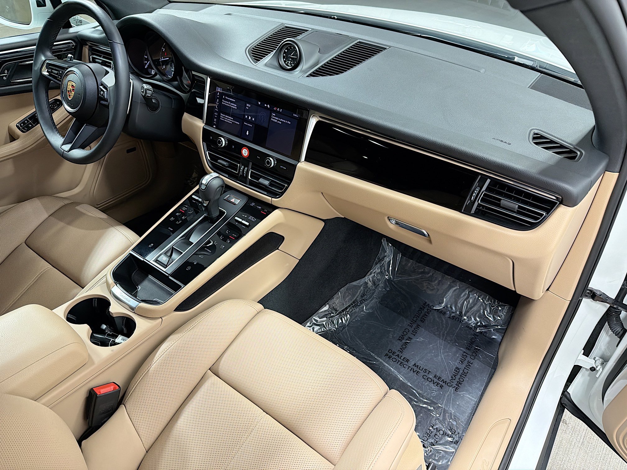 Certified 2025 Porsche Macan image 15