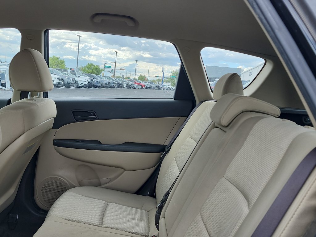 Used 2012 Hyundai Elantra GLS FWD image 11