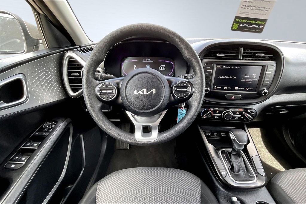 Used 2025 Kia Soul LX w/ LX Technology Package FWD image 9