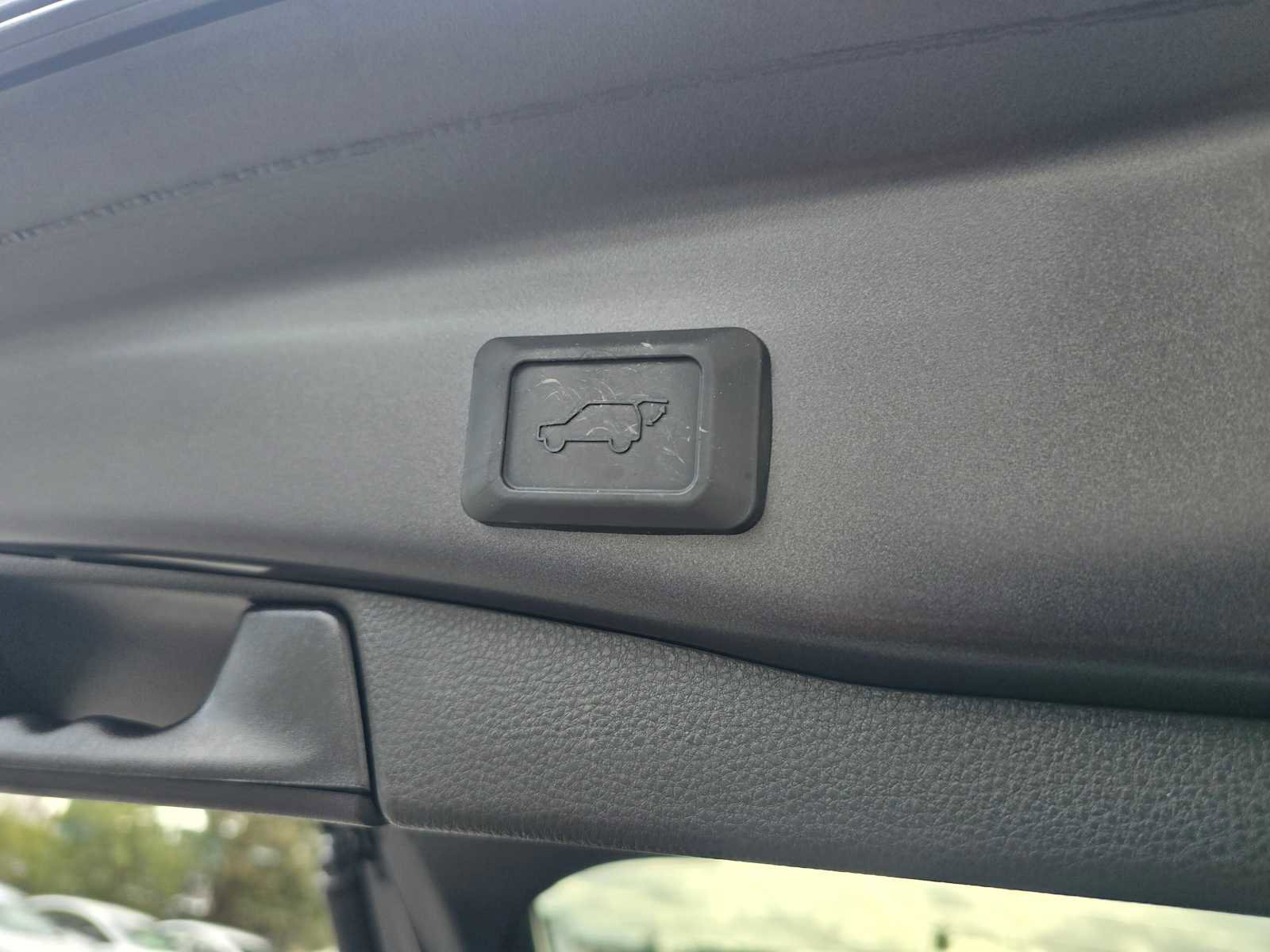 Used 2025 Toyota RAV4 XLE Premium image 18